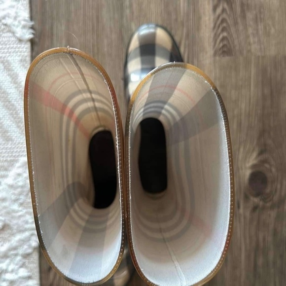 Burberry Rainboot - Size: 7.5 - Gently Used - Authentic - Picture 4 of 4